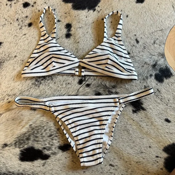LOVERS + FRIENDS Seeing‎ Stripes Bikini Set Stripe Size M & L - Picture 2 of 8